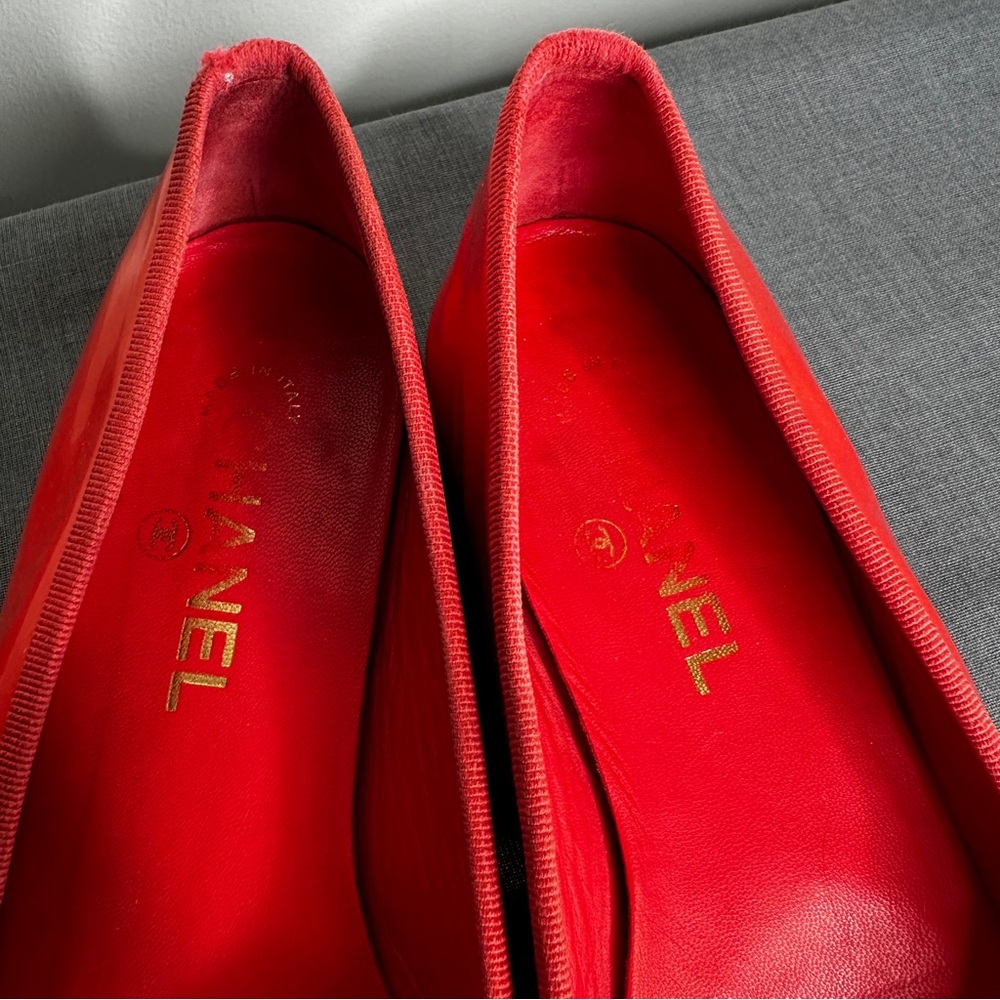 CHANEL - Women’s - Red Leather Patent Flats - Size 39(EU) - Picture 15 of 16